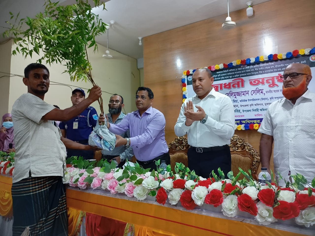 বৃক্ষ রোপনের মাধ্যমে সবুজায়নের আহ্বান! এমপি সেলিমুজ্জামান সেলিম