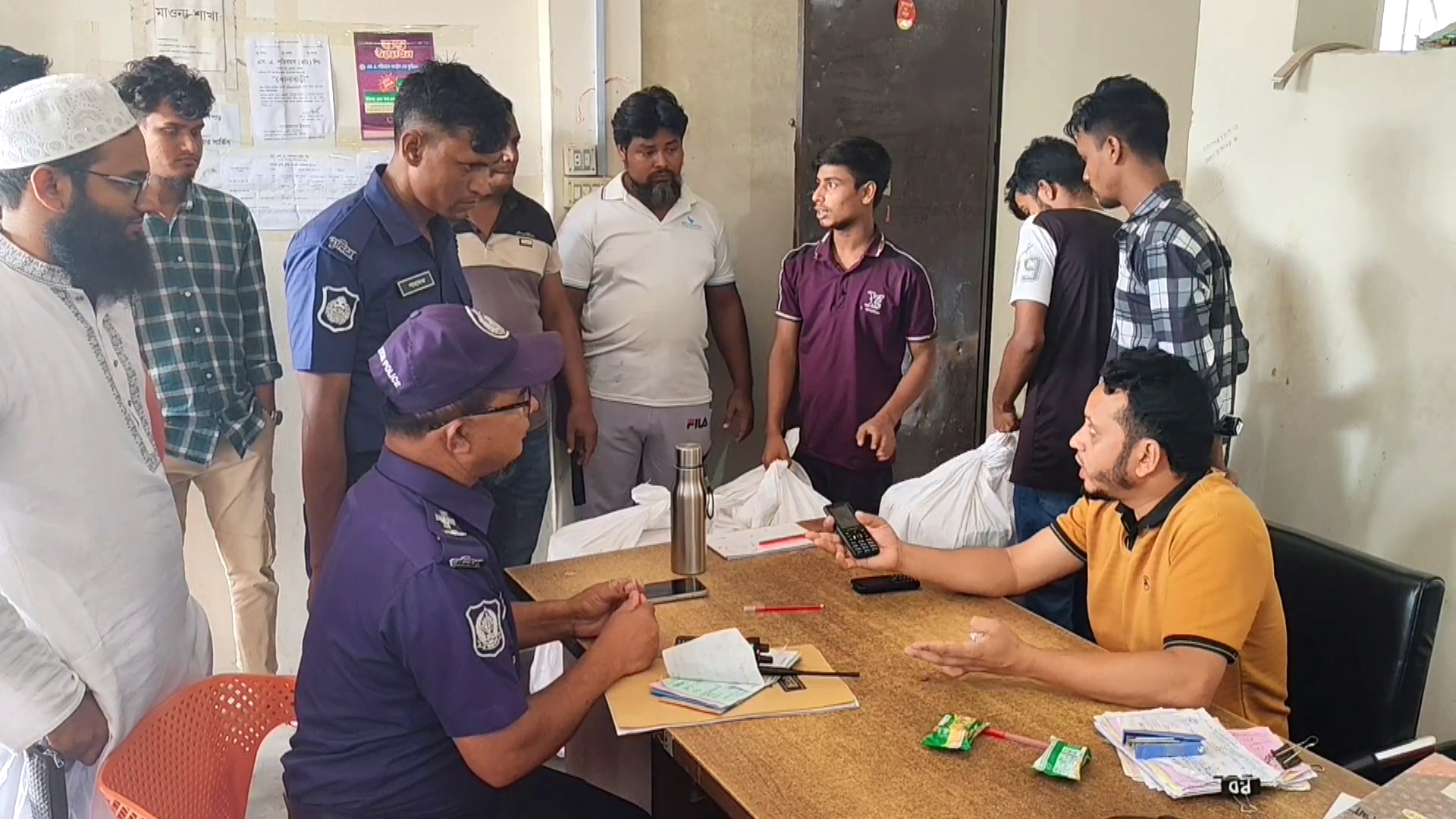 গোপালগঞ্জে ৭১ হাজার পিস নকল সিগারেট জব্দ