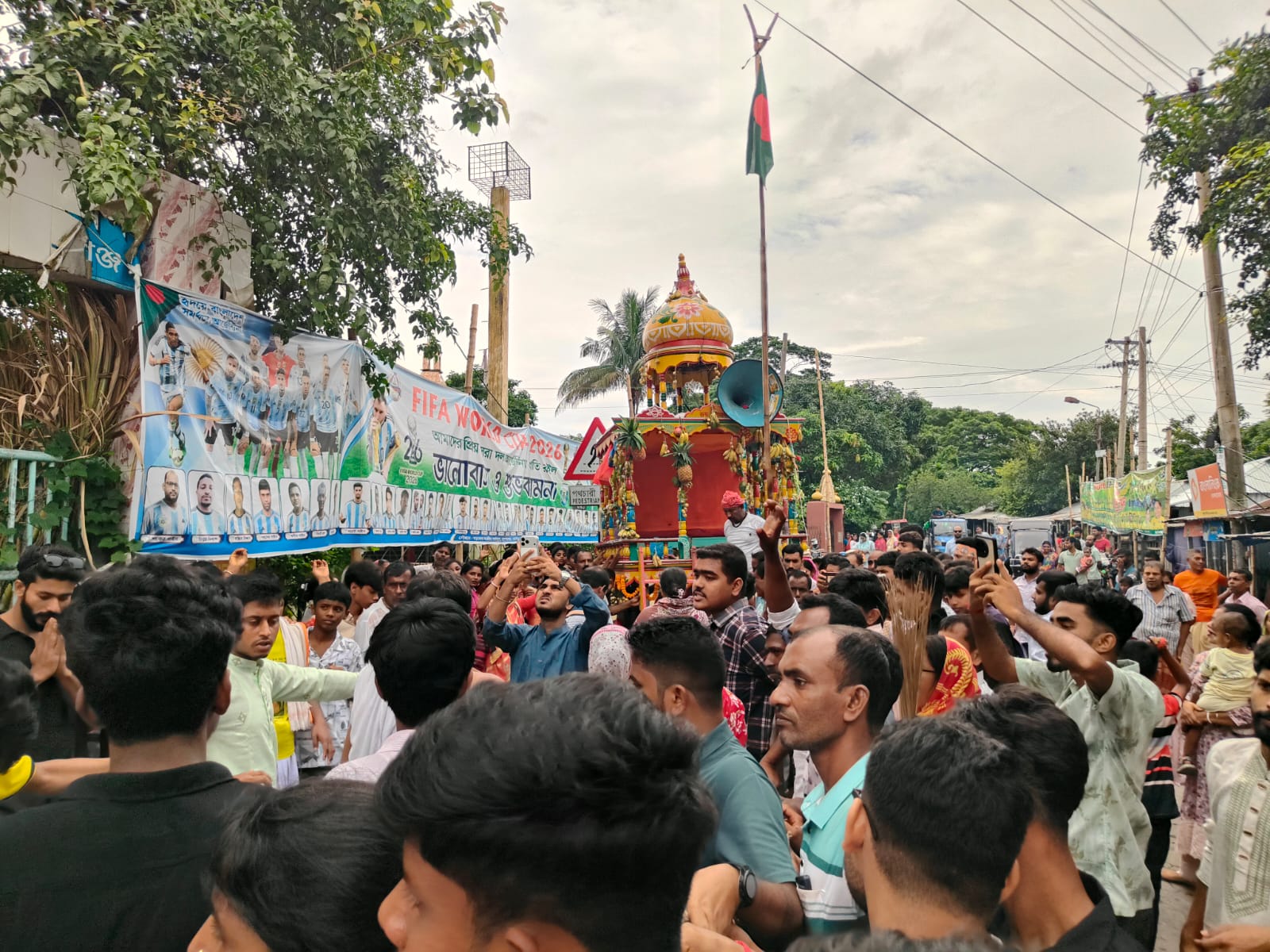 গোপালগঞ্জে উল্টো রথযাত্রায় ভক্তদের ঢল