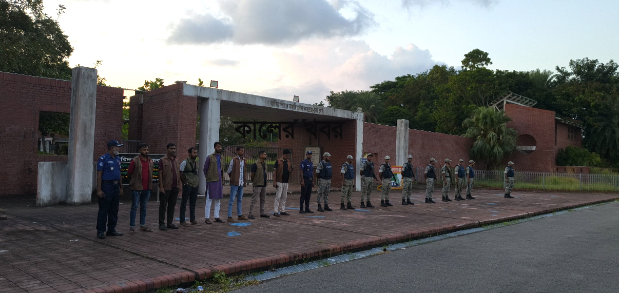 ১৫ আগস্ট ঘিরে টুঙ্গিপাড়ায় শেখ মুজিবুর রহমানের সমাধিসৌধে নিরাপত্তা জোরদার