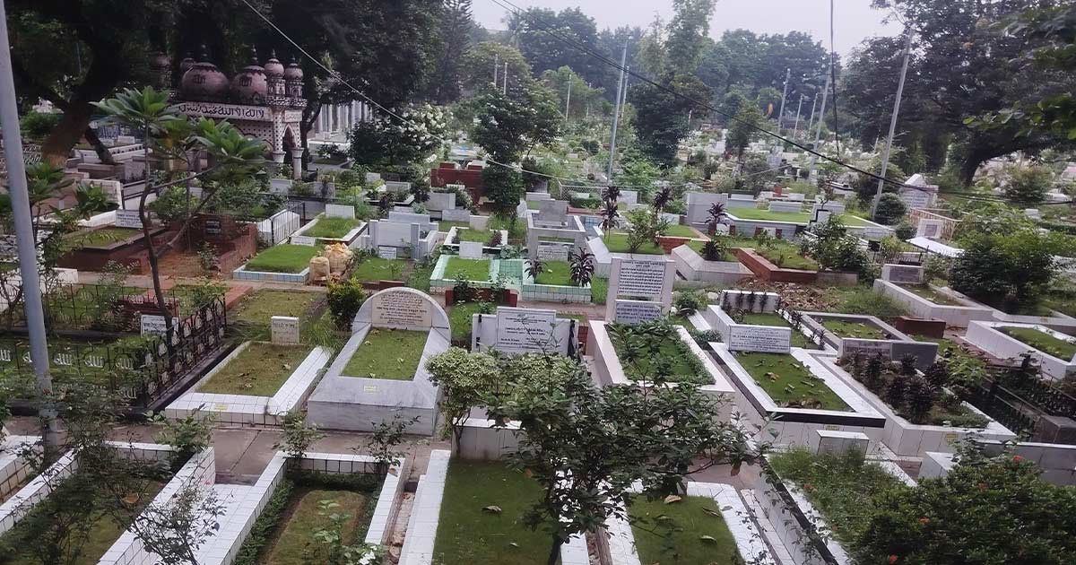 শেষ বিদায়েও টাকার হিসাব, কবর সংরক্ষণে কোটি টাকার বোঝা